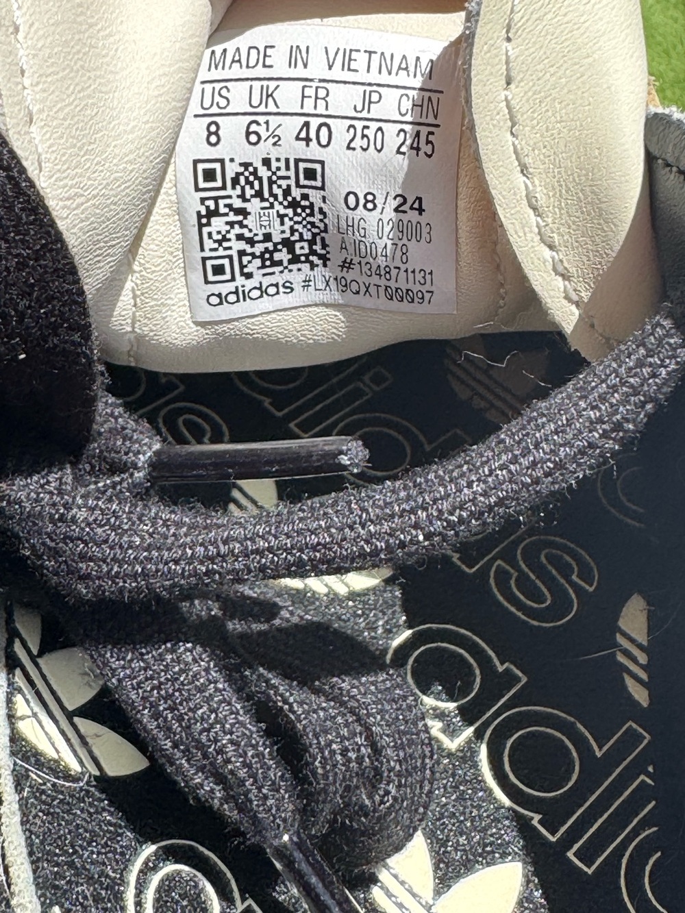 Adidas OG Samba 8 Sneakers in Cream White & Core Black Sand Strata Gum Sole - Picture 9 of 11